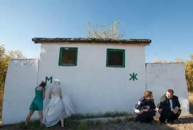 40 Funny Wedding Photos That Ooze Awkwardness And Cringe