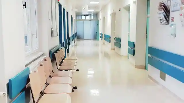 Avó Vai Ao Médico Por Causa Da Síndrome Do Intestino Irritável E Acaba Na Maternidade