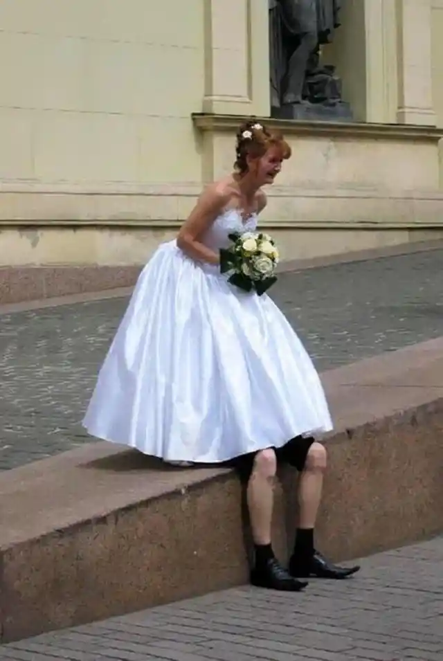 40 Funny Wedding Photos That Ooze Awkwardness And Cringe