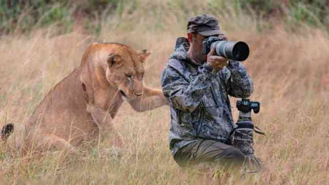 The photographer instantly sensed that something wasn’t right…