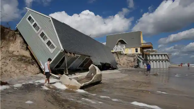 Hurricane Destroys Woman’s House, So She Overstays Her Welcome Until Niece Gets Revenge