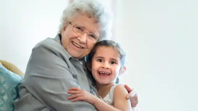 La Niña Se Niega A Pasar El Fin De Semana En Casa De La Abuela, La Madre Va Y Se Da Cuenta Del Error
