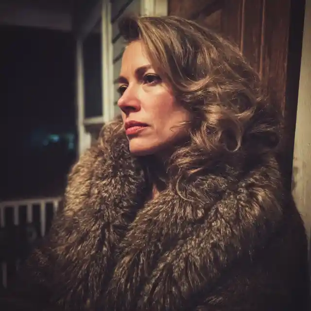 I Showed up at My Parents' for Christmas Only to Find Out My Older Sister Had Kicked Them Out and Made Them Live in Their Own Garage – It Was Her Biggest Mistake