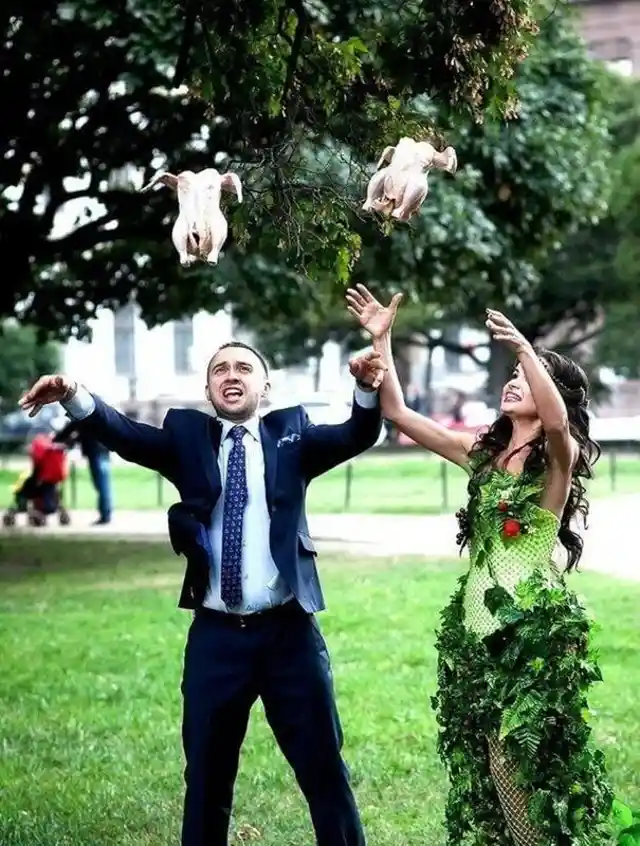 40 Funny Wedding Photos That Ooze Awkwardness And Cringe