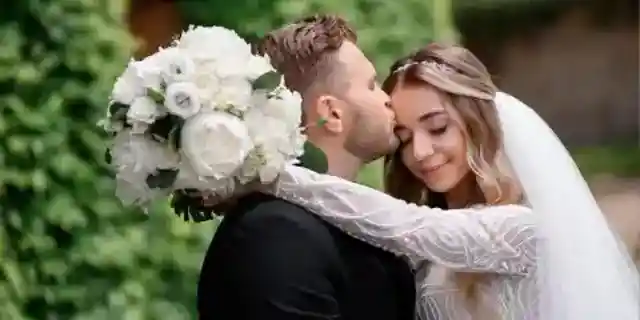 On Our Wedding Day, My Fiancé's Daughter Slipped a Note into My Hand: 'Don't Marry My Dad. He's Lying to You'