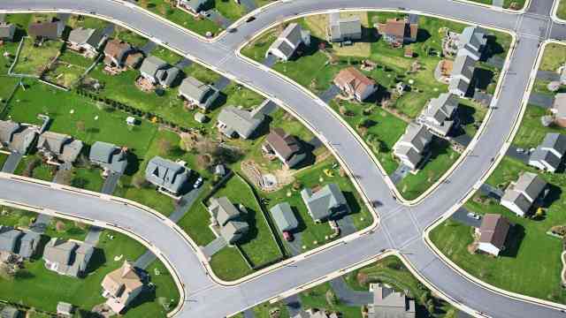 Garbage Man Exits The Same House Every Week Until Neighbor Calls 911