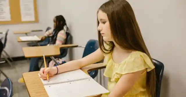 Teacher Finds Out Real Situation After Pregnant Teen Wears Designer Clothes Everyday