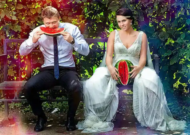 40 Funny Wedding Photos That Ooze Awkwardness And Cringe