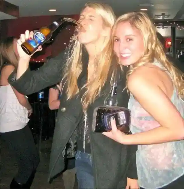 Grins and Gushes in Blonde Contrast