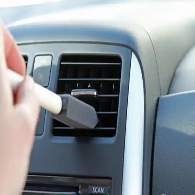 Les brosses en mousse sont parfaites pour nettoyer les conduits d'aération.