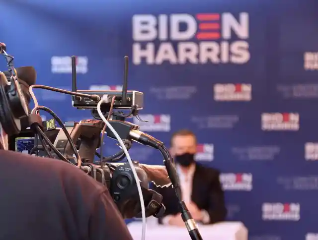 6. Deepfake
Biden Robocalls Target U.S. Voters (2024)