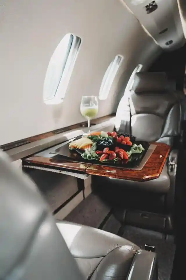 4 Facts About Airplane Food