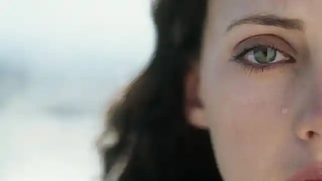 Frau Reicht Scheidung Ein, Nachdem Sie Dieses Foto Gesehen Hat