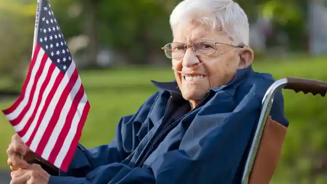 Veteran Denied Food by Manager, Reaches Into His Pocket