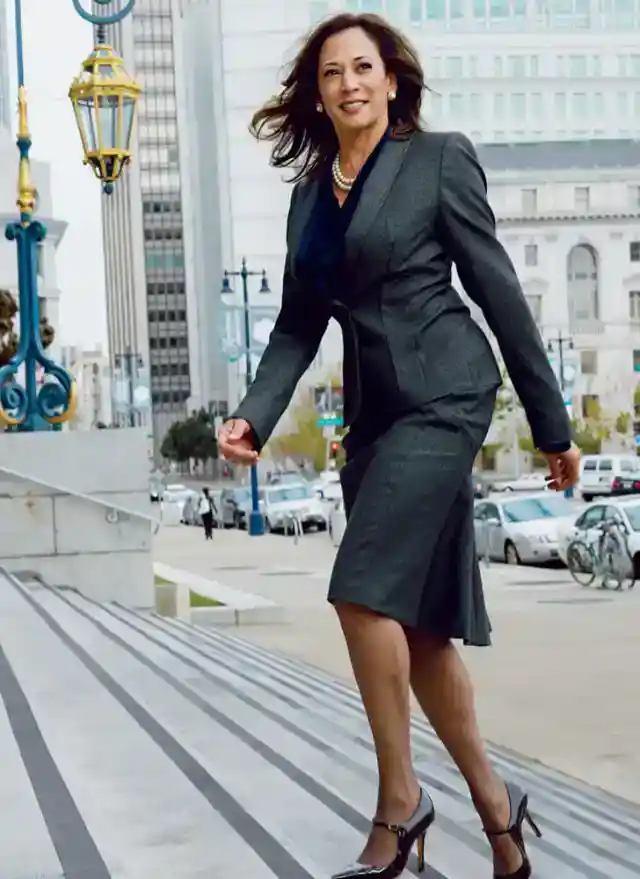 Kamala Harris – 5’4, 130 Lbs