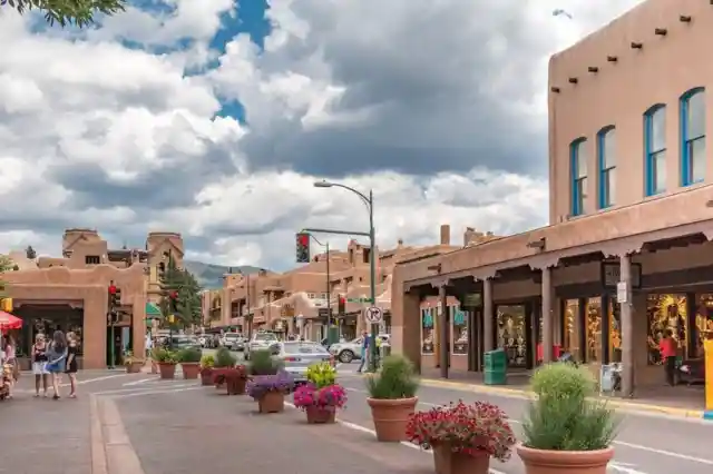 What city serves as the capital of New Mexico?