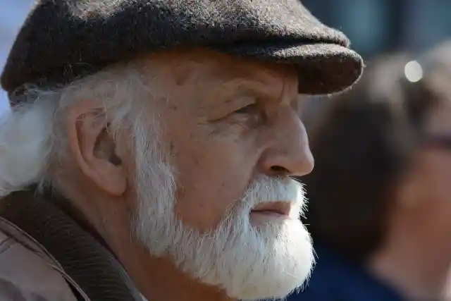 Man Waits Almost Half a Century to Unwrap Christmas Gift From Former Girlfriend