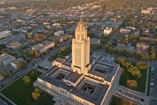 What is the city that serves as the capital of Nebraska?