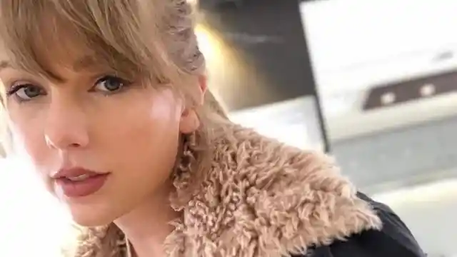 ¿Qué dos álbumes lanzó Taylor Swift en 2020?