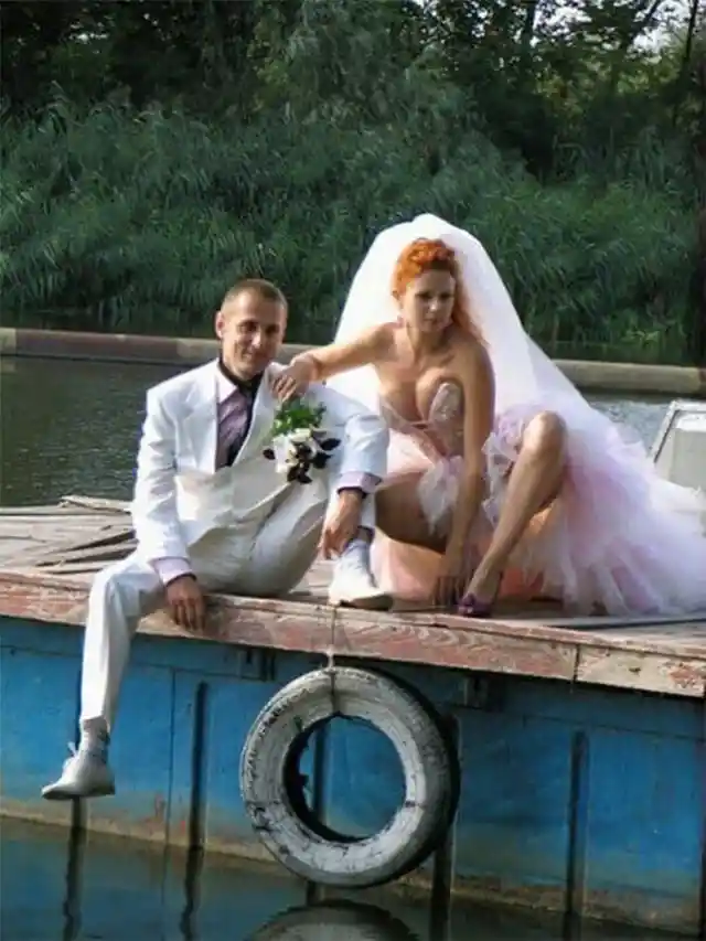 40 Funny Wedding Photos That Ooze Awkwardness And Cringe