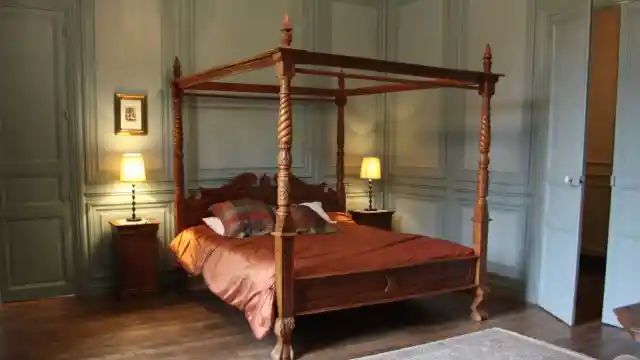 Sogra Dá Cama “Especial” Para Menina, Pai Senta Nela E Percebe O Erro