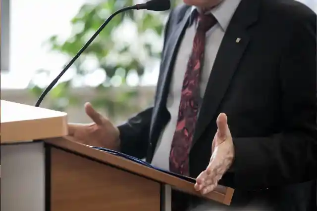 El Oficial Davidson Testifica