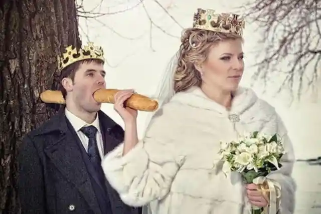 40 Funny Wedding Photos That Ooze Awkwardness And Cringe