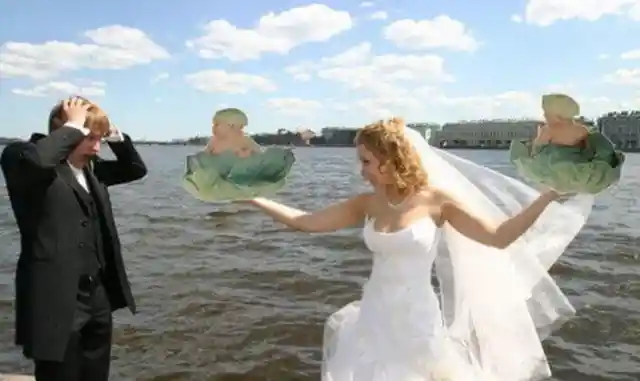 40 Funny Wedding Photos That Ooze Awkwardness And Cringe