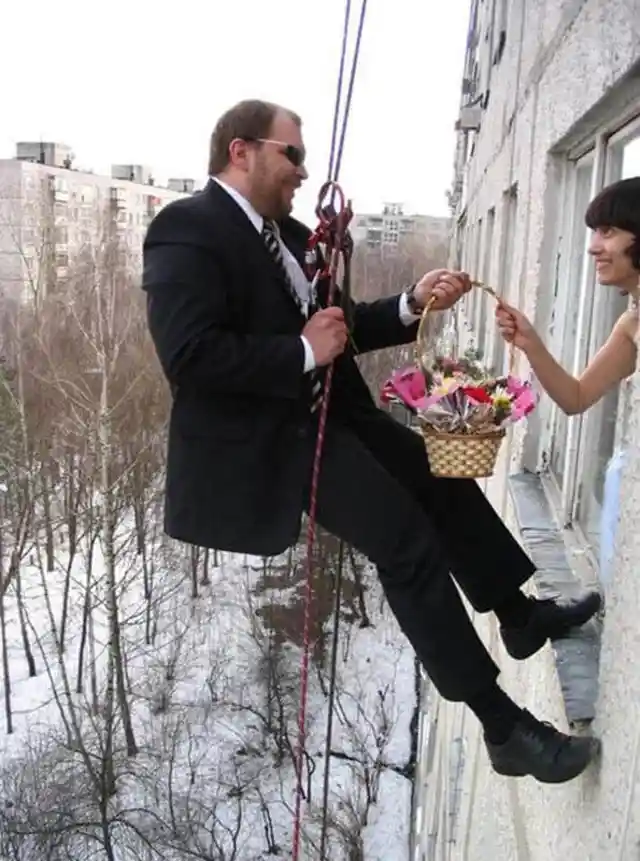 40 Funny Wedding Photos That Ooze Awkwardness And Cringe