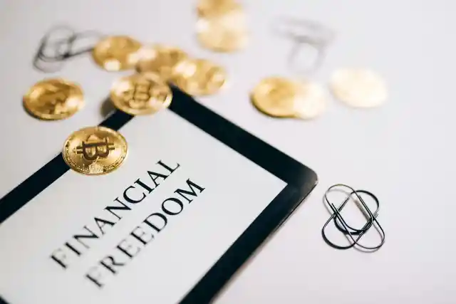 12 Habits to Reach Financial Freedom in 2025