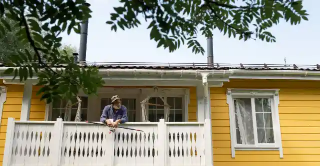 Navy SEAL Sick Of Porch Pirates Builds The Perfect Trap