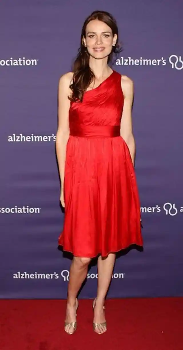 Saffron Burrows - 6’