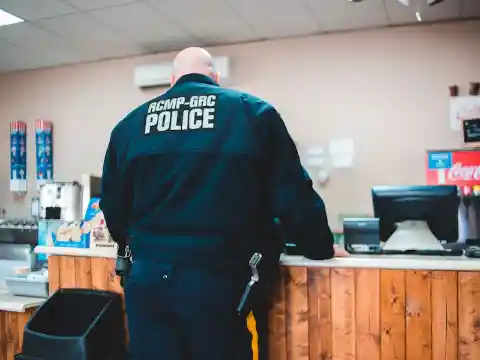Calling The Sheriff's Office