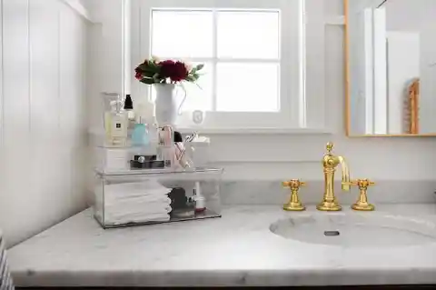 Smart Strategies for Organizing Anyone's Bathroom