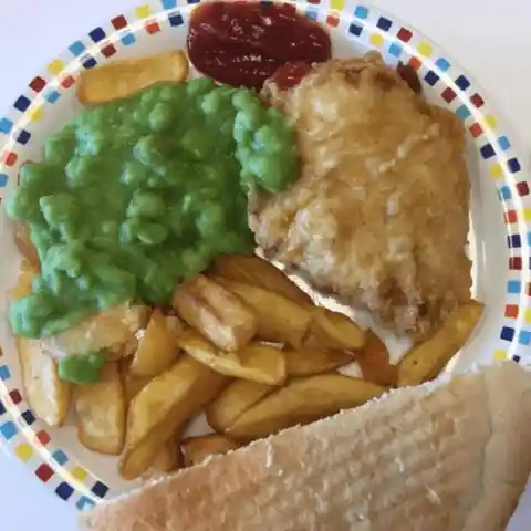 40+ UK Dishes That Make Tourists Scrunch Their Noses in Disbelief