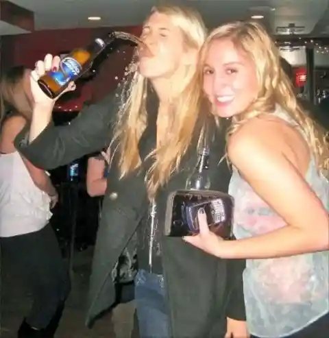 Grins and Gushes in Blonde Contrast