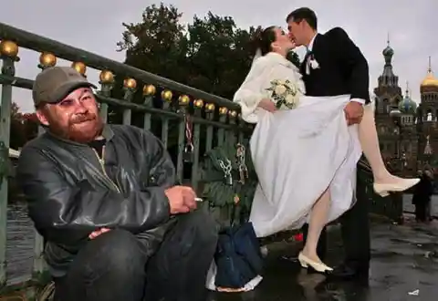 40 Funny Wedding Photos That Ooze Awkwardness And Cringe