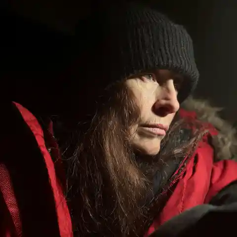 I Showed up at My Parents' for Christmas Only to Find Out My Older Sister Had Kicked Them Out and Made Them Live in Their Own Garage – It Was Her Biggest Mistake