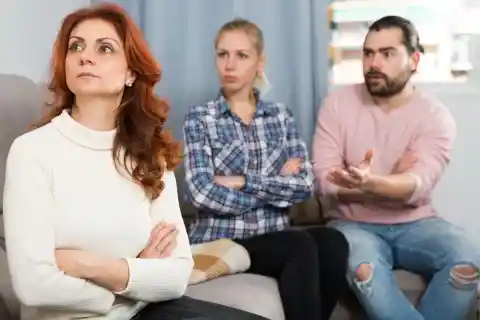  La Suegra Entrometida