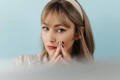 Distanziert Und Still