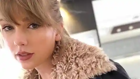 ¿Qué dos álbumes lanzó Taylor Swift en 2020?