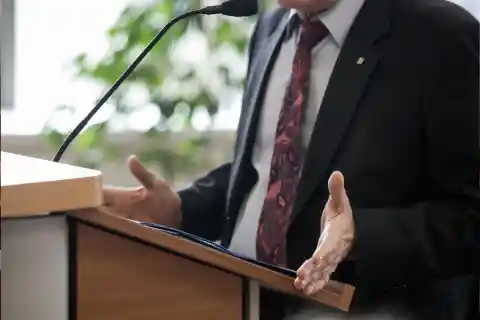 El Oficial Davidson Testifica