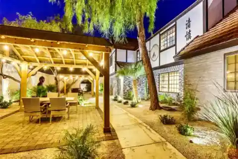 A Creative Retreat for Art Enthusiasts