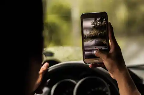 How To Use Your Old Phone As Dashcam