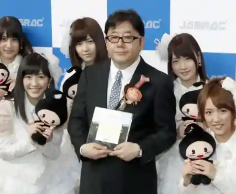 18. Yasushi Akimoto & Nami Takai