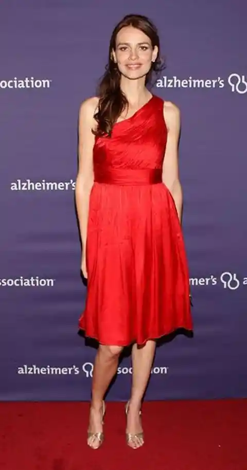Saffron Burrows - 6’